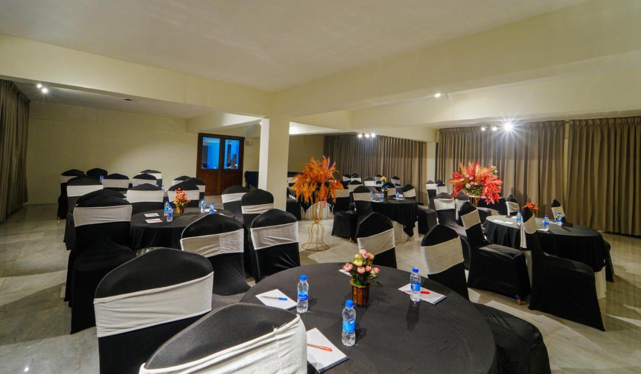 Hotel Woodcrest Zirakpur - Best Family Hotel By - A Unit Of Sidham Group Exterior photo